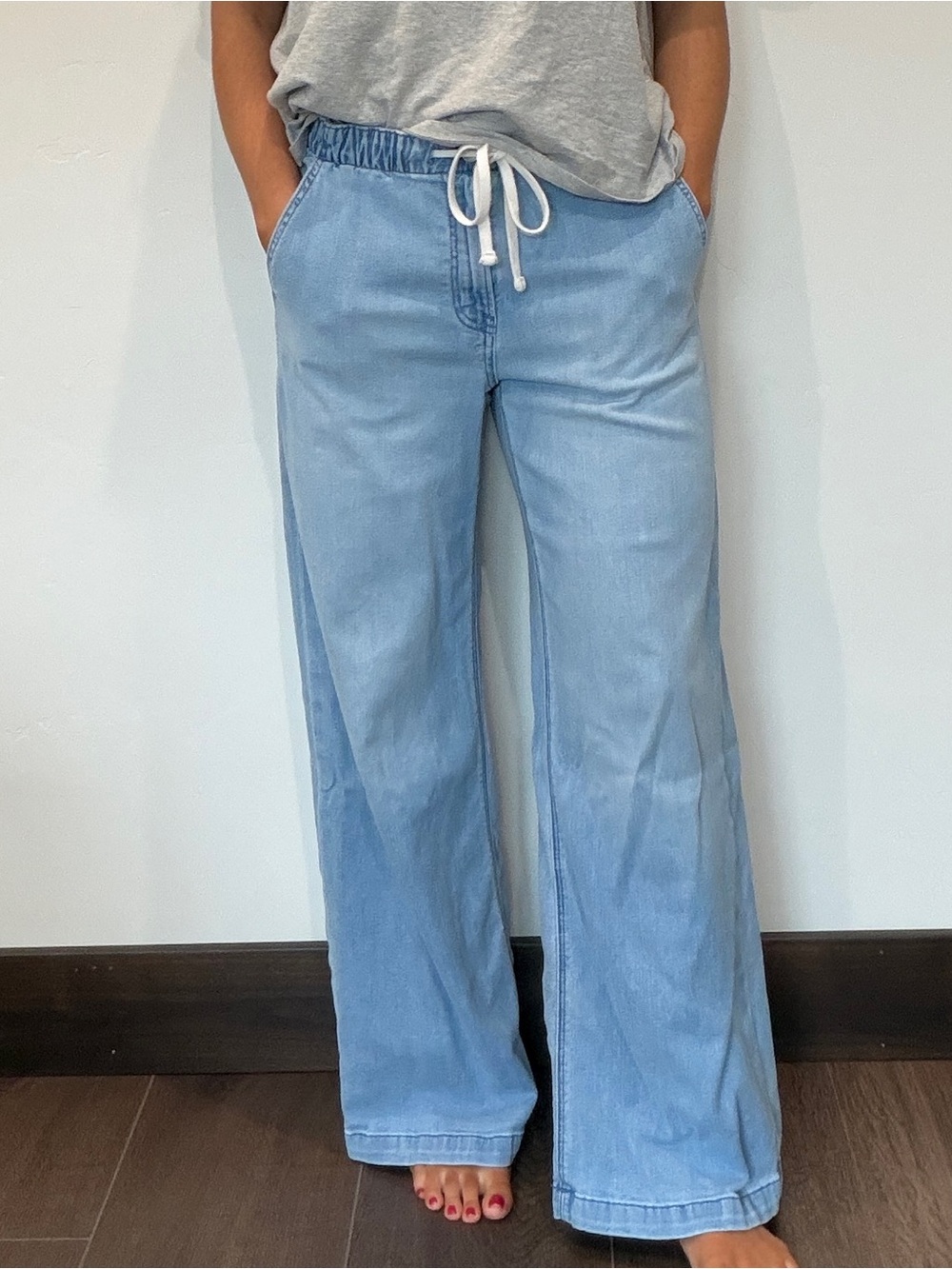 American Eagle Wide Leg Light Blue Women’s Jeans with Drawstring Waist